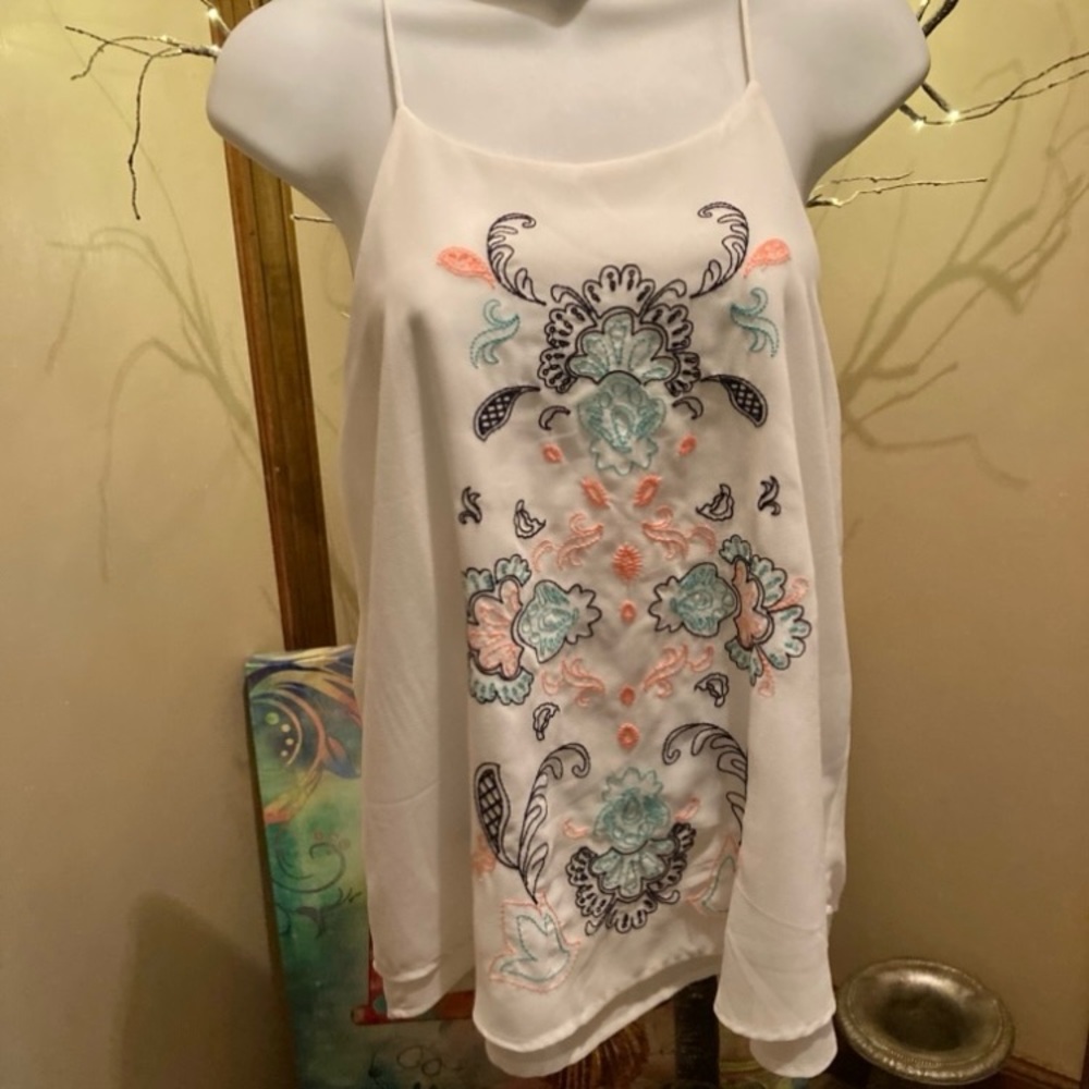 Embroidered White Sleeveless Top. NWT